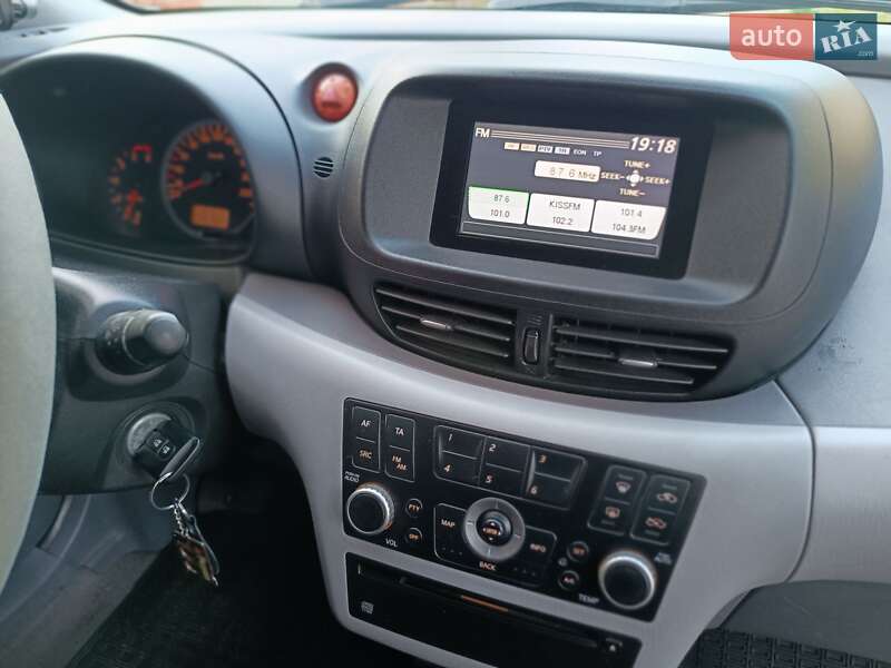 Минивэн Nissan Almera Tino 2005 в Одессе