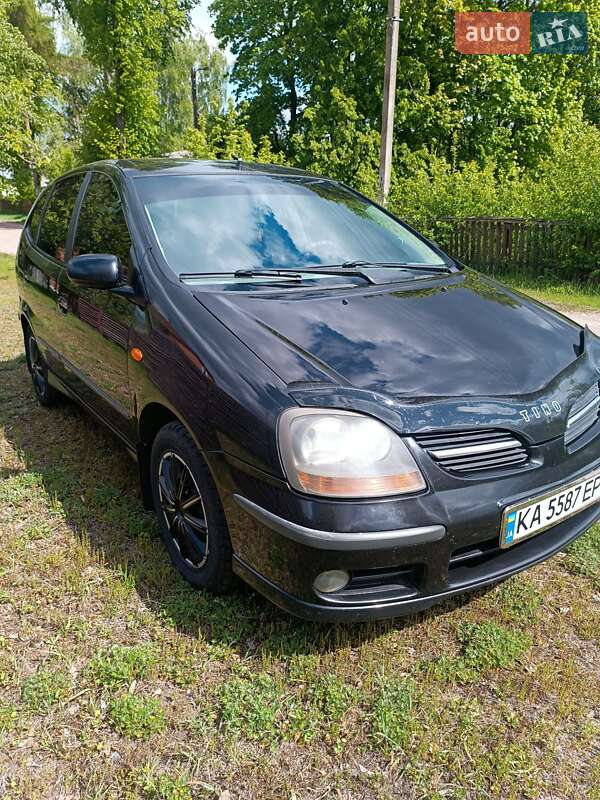 Минивэн Nissan Almera Tino 2002 в Семеновке