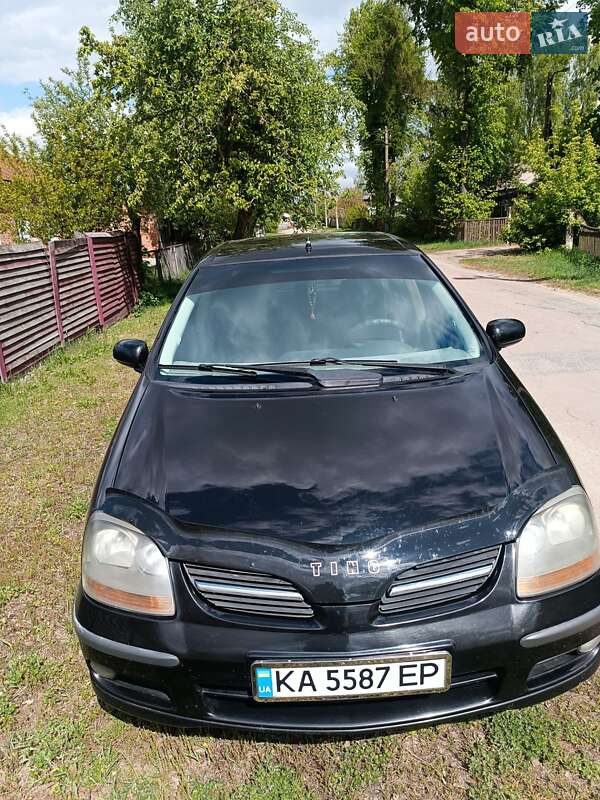 Минивэн Nissan Almera Tino 2002 в Семеновке