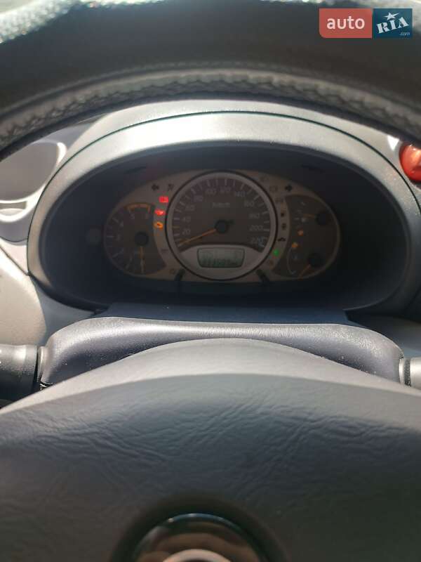 Минивэн Nissan Almera Tino 2002 в Семеновке