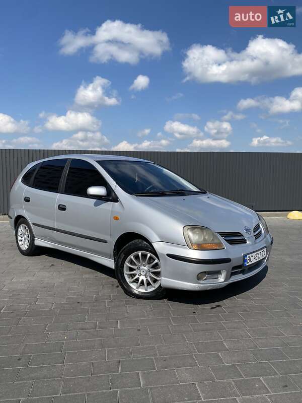 Nissan Almera Tino 2001