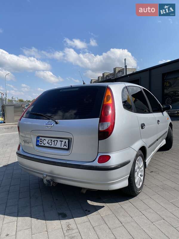 Минивэн Nissan Almera Tino 2001 в Шептицькому