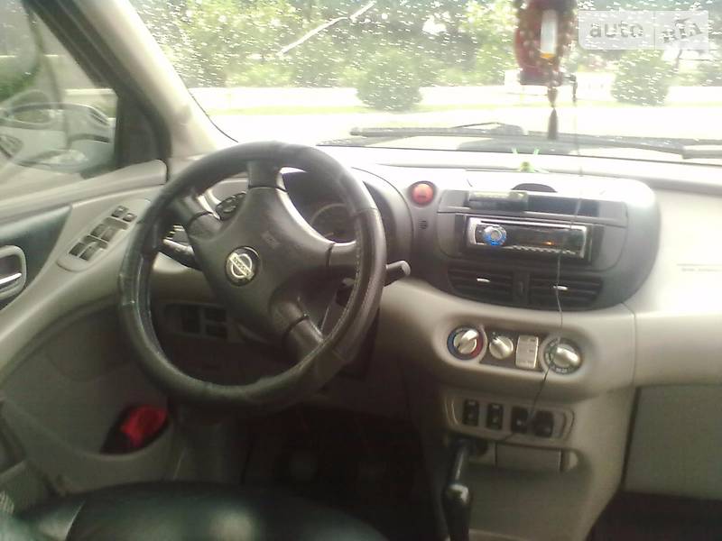 Хетчбек Nissan Almera 2001 в Ізмаїлі