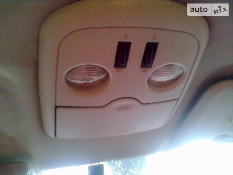 Хетчбек Nissan Almera 2001 в Ізмаїлі