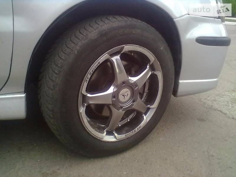 Хетчбек Nissan Almera 2001 в Ізмаїлі