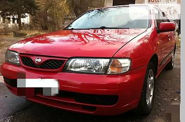 Хэтчбек Nissan Almera 2000 в Киеве