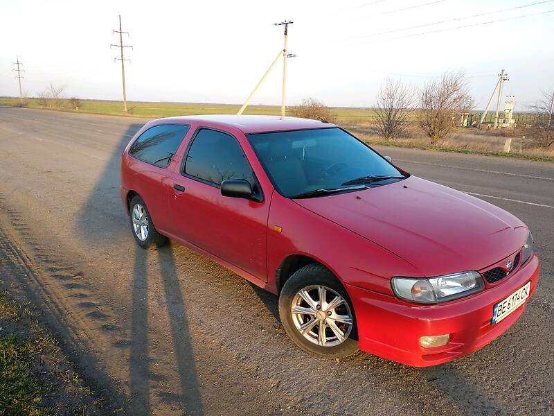 Хетчбек Nissan Almera 1996 в 