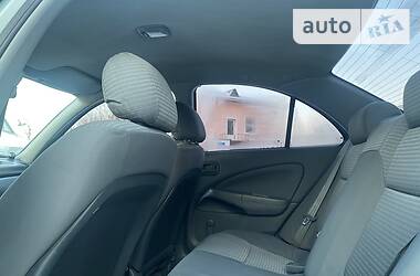 Седан Nissan Almera 2006 в Киеве