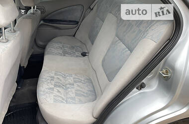 Седан Nissan Almera 2001 в Одессе