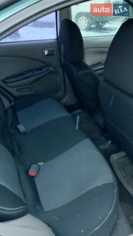 Седан Nissan Almera 2002 в Львові