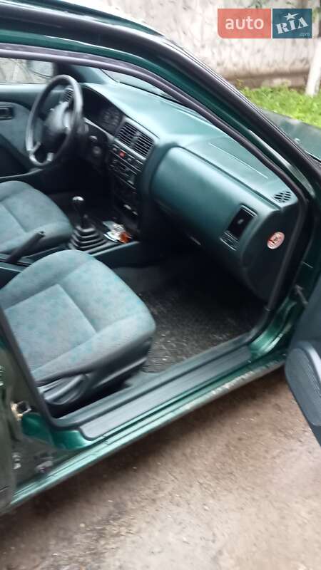 Хетчбек Nissan Almera 1996 в Івано-Франківську