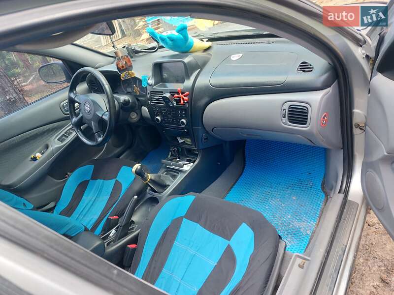 Хетчбек Nissan Almera 2002 в Житомирі