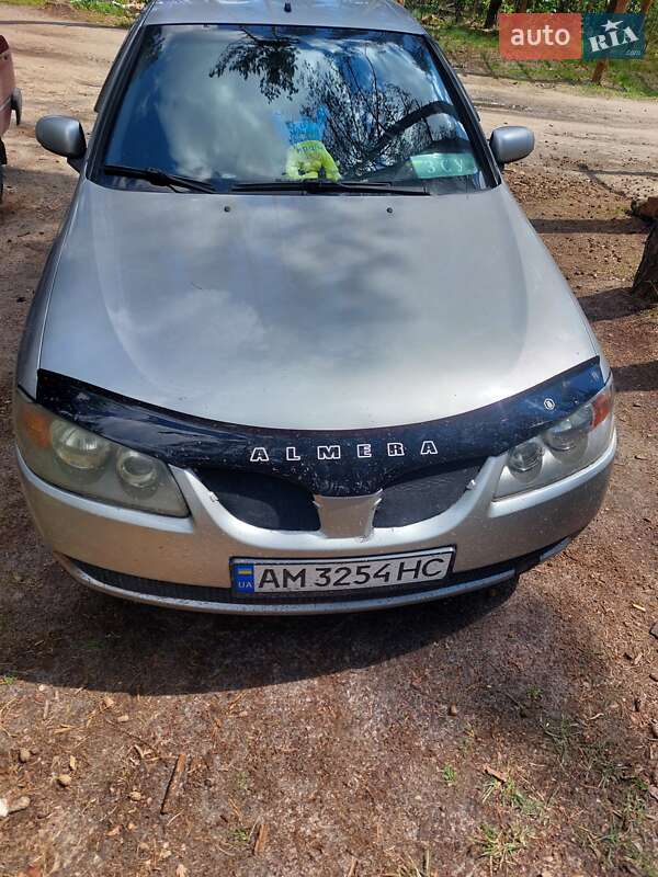 Хетчбек Nissan Almera 2002 в Житомирі