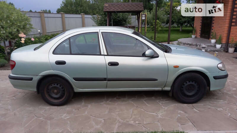 Седан Nissan Almera 2002 в Ужгороді
