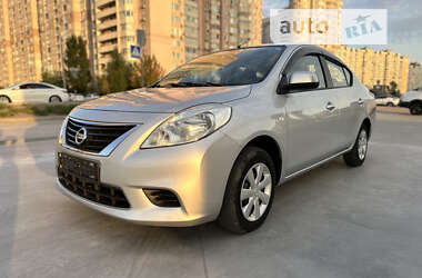 Седан Nissan Almera 2012 в Киеве