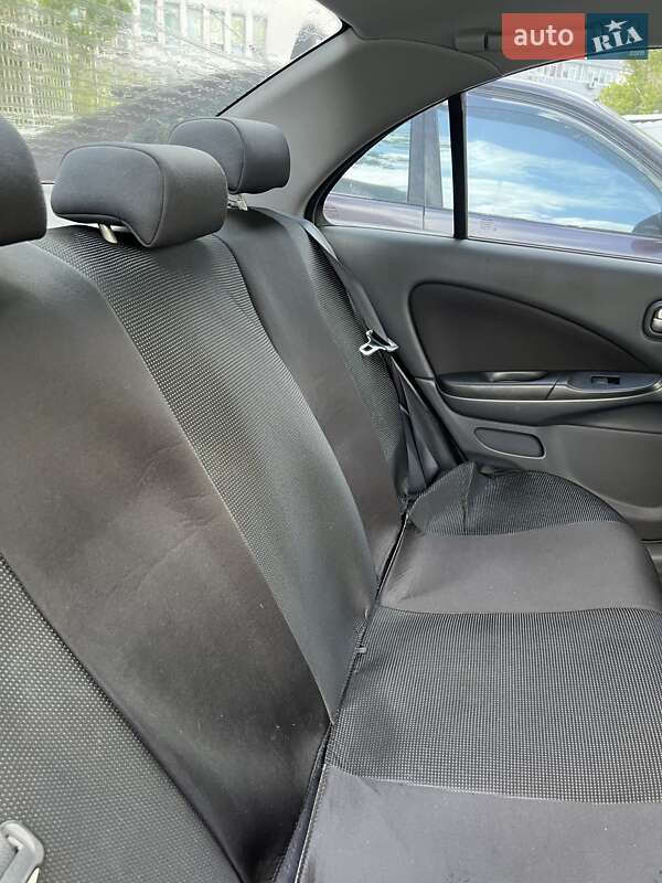 Седан Nissan Almera 2005 в Киеве