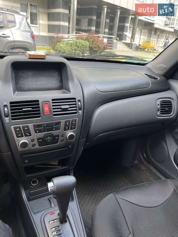 Седан Nissan Almera 2005 в Киеве