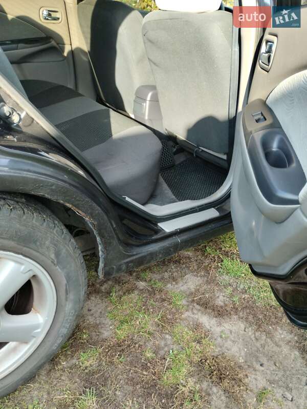 Седан Nissan Almera 2000 в Любомлі