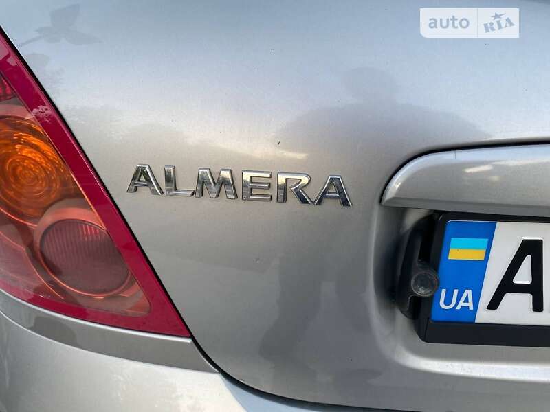 Хетчбек Nissan Almera 2004 в Дніпрі