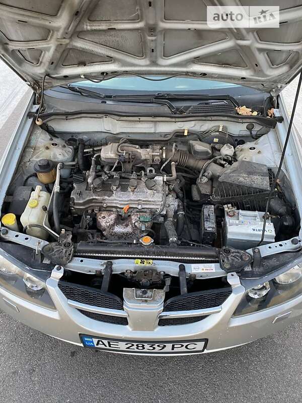 Хетчбек Nissan Almera 2004 в Дніпрі