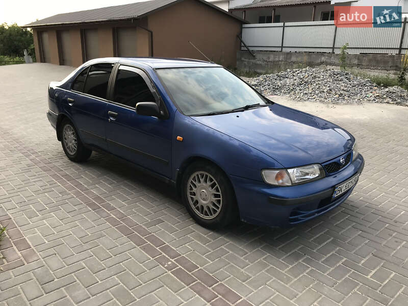 Седан Nissan Almera 1998 в Вараші