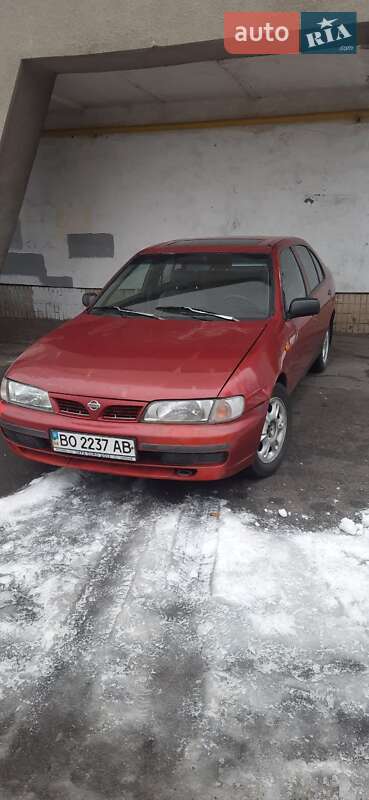 Седан Nissan Almera 1996 в Киеве