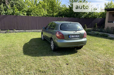 Хэтчбек Nissan Almera 2003 в Новомосковске