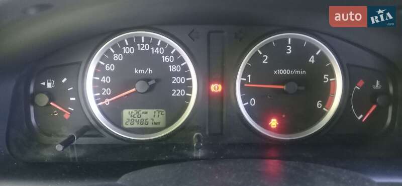 Седан Nissan Almera 2005 в Радивиліві