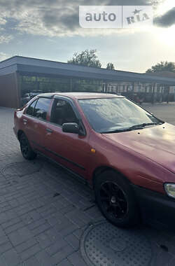 Седан Nissan Almera 1996 в Черкасах