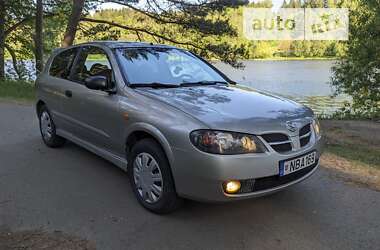 Хэтчбек Nissan Almera 2003 в Щирце