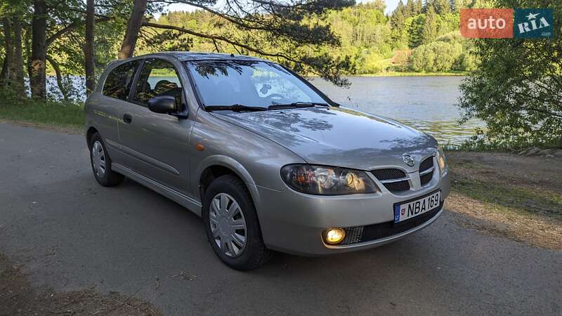 Хэтчбек Nissan Almera 2003 в 