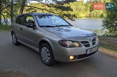 Хэтчбек Nissan Almera 2003 в 