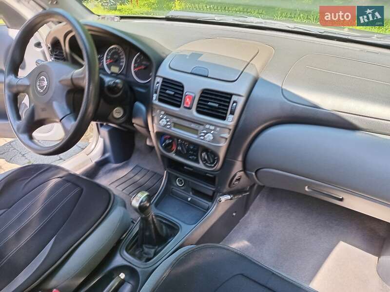 Седан Nissan Almera 2005 в Сумах