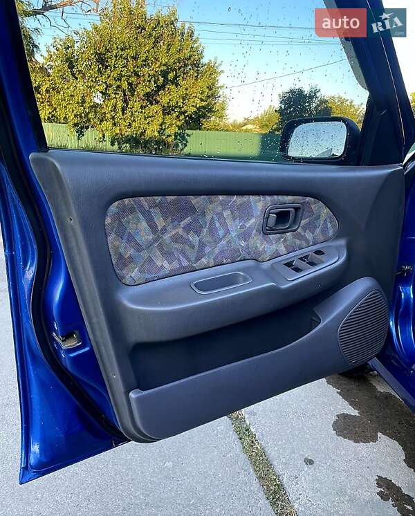 Седан Nissan Almera 1999 в Баштанці