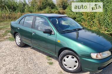 Седан Nissan Almera 1997 в Чернівцях