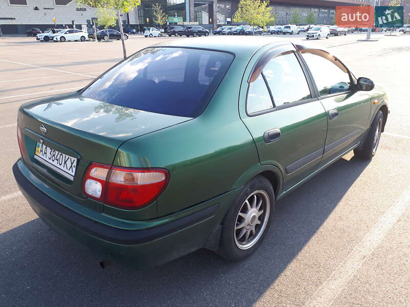 Седан Nissan Almera 2001 в Киеве