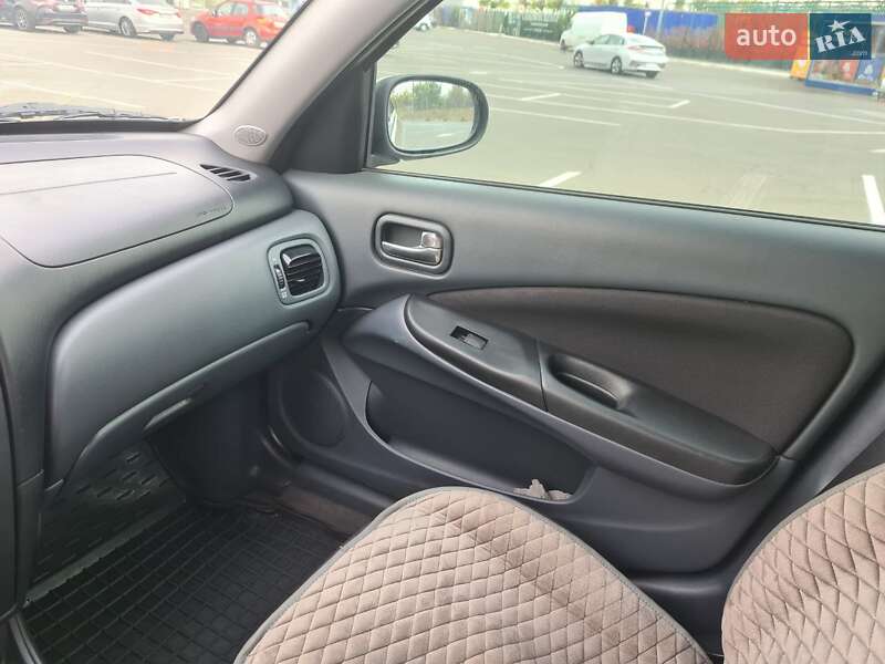 Седан Nissan Almera 2006 в Києві