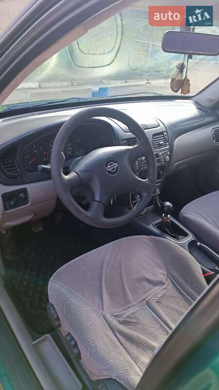 Хетчбек Nissan Almera 2000 в Білгороді-Дністровському