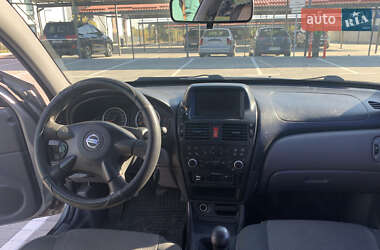 Седан Nissan Almera 2002 в Киеве