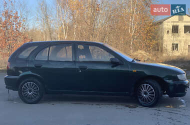 Седан Nissan Almera 1996 в Березному