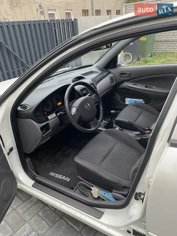 Nissan Almera