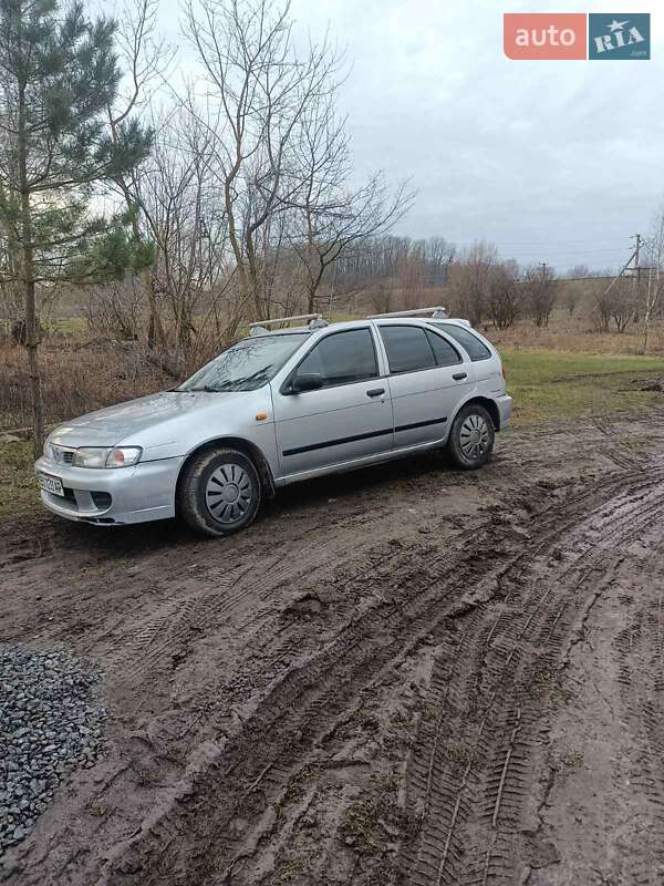 Хетчбек Nissan Almera 1996 в Теофіполі