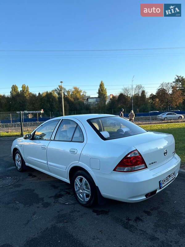 Седан Nissan Almera 2012 в Києві