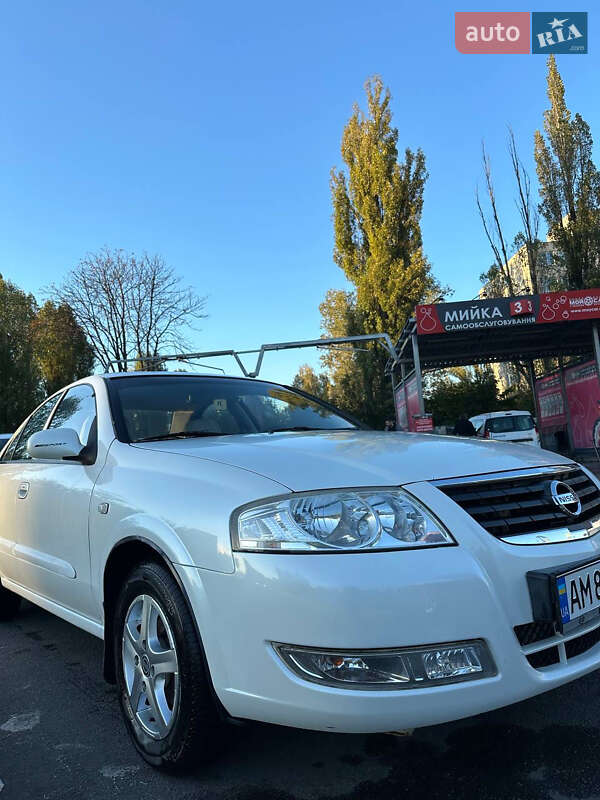 Седан Nissan Almera 2012 в Києві