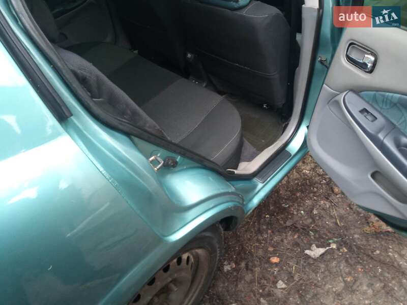 Хетчбек Nissan Almera 2000 в Харкові