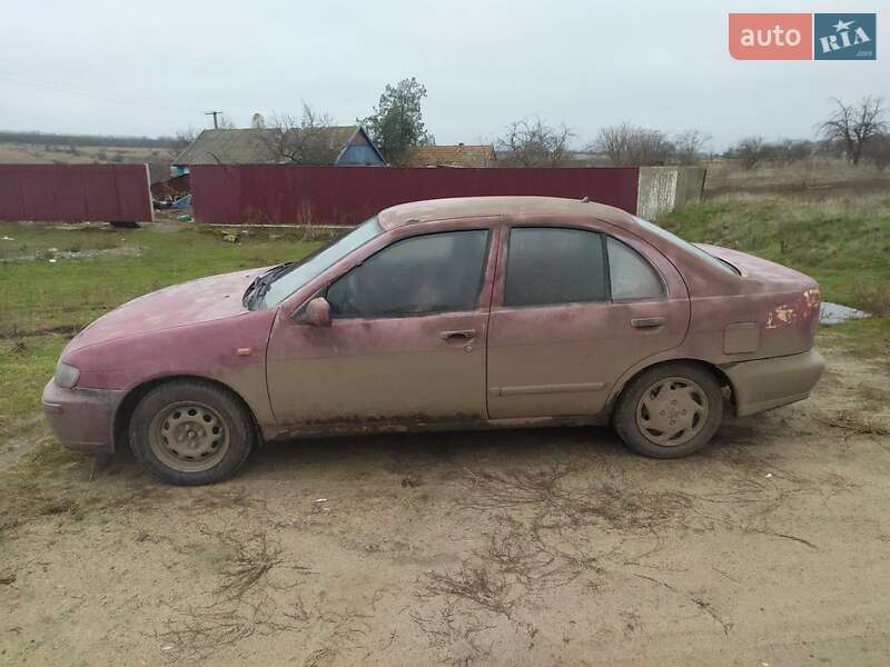 Седан Nissan Almera 1997 в Новом Буге