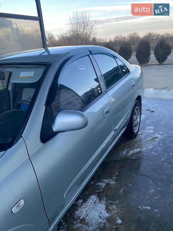 Седан Nissan Almera 2007 в Чернівцях