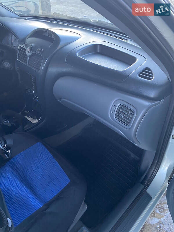 Седан Nissan Almera 2007 в Чернівцях