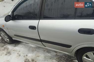 Седан Nissan Almera 2001 в Киеве