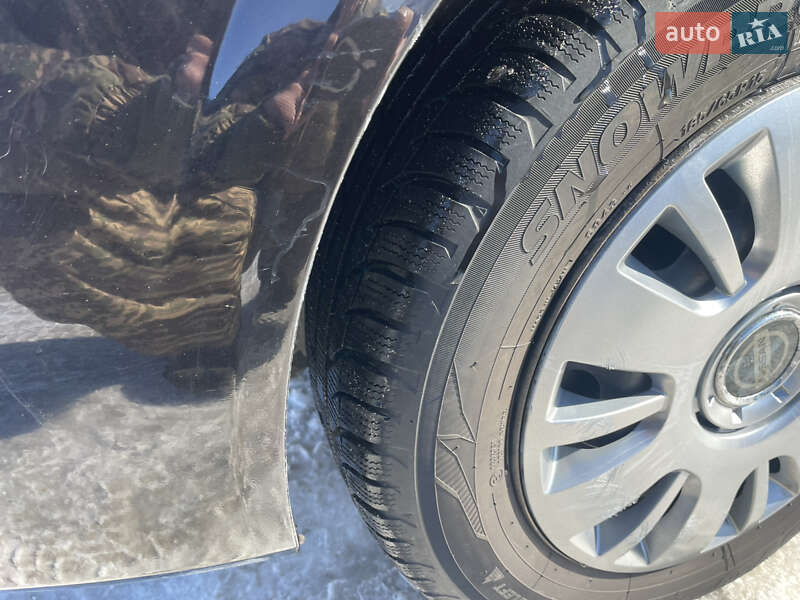 Хетчбек Nissan Almera 2005 в Вишгороді